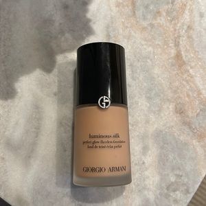 Giorgio Armani Luminous silk foundation
